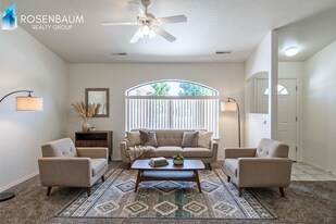 Beautiful 3-bedrooms, 2-baths home in Prescott Valley! in Prescott Valley, AZ - Building Photo