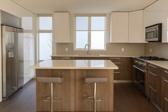 1515 Highland Dr N in Kelowna, BC - Building Photo - Building Photo