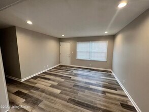 2101 Keeneland Blvd in Louisville, KY - Building Photo - Building Photo