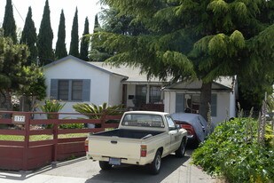175-177 Cherry Way in Hayward, CA - Building Photo