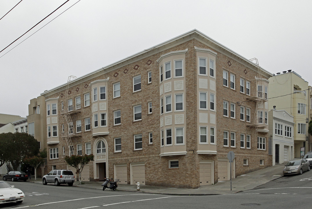 1695 Filbert St in San Francisco, CA - Building Photo