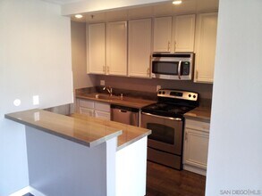 727 Sapphire St in San Diego, CA - Building Photo - Building Photo