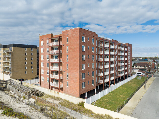 Horizon Shores in Long Beach, NY - Foto de edificio - Building Photo