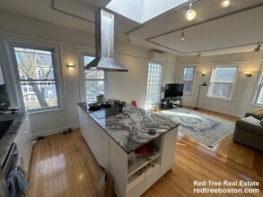 229 Harvard St, Unit 6 in Cambridge, MA - Foto de edificio - Building Photo