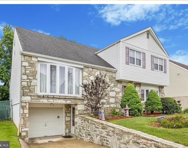 9813 Ferndale St in Philadelphia, PA - Building Photo - Building Photo