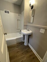1025 Goodhue Blvd, Unit B in Lincoln, NE - Foto de edificio - Building Photo