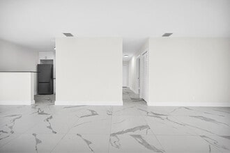 100 SW 7th St in Hallandale Beach, FL - Building Photo - Building Photo