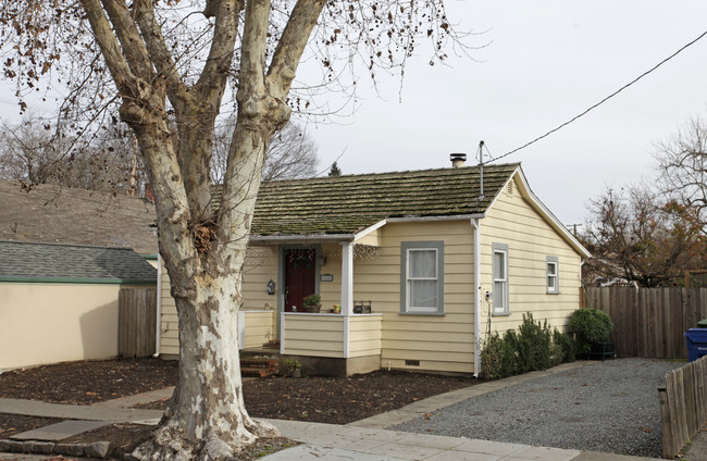 505-1/2 G St in Petaluma, CA - Foto de edificio - Building Photo