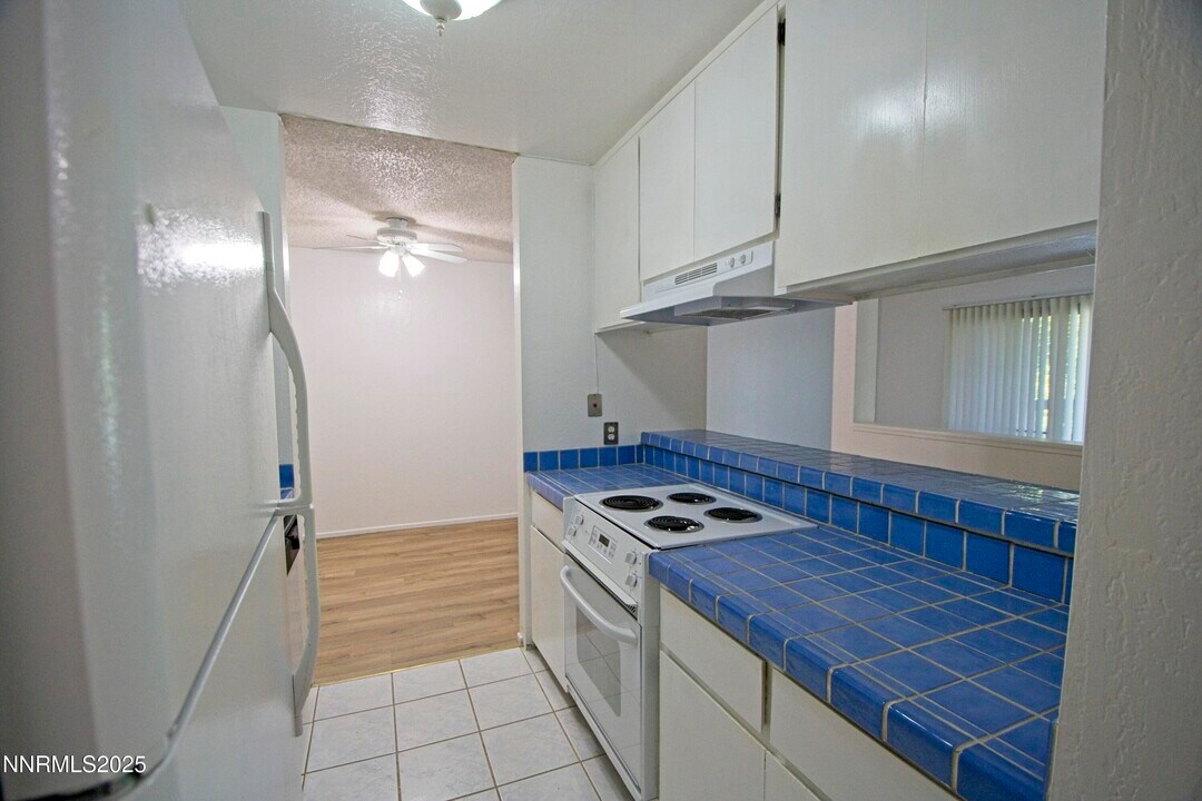 2599 Lakeside Dr in Reno, NV - Building Photo