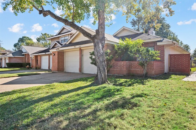 16167 Golden Sands Dr in Houston, TX - Foto de edificio - Building Photo