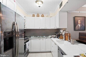 555 Massachusetts Ave NW, Unit 815 in Washington, DC - Foto de edificio - Building Photo