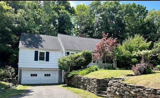 property at 4 Pinecrest Dr