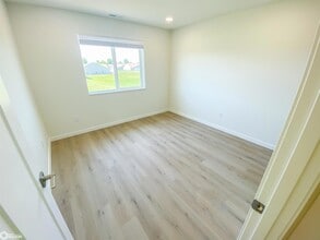 514 Layne Dr, Unit 1 in West Burlington, IA - Foto de edificio - Building Photo