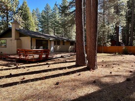 760 Patricia Ln in South Lake Tahoe, CA - Building Photo - Building Photo