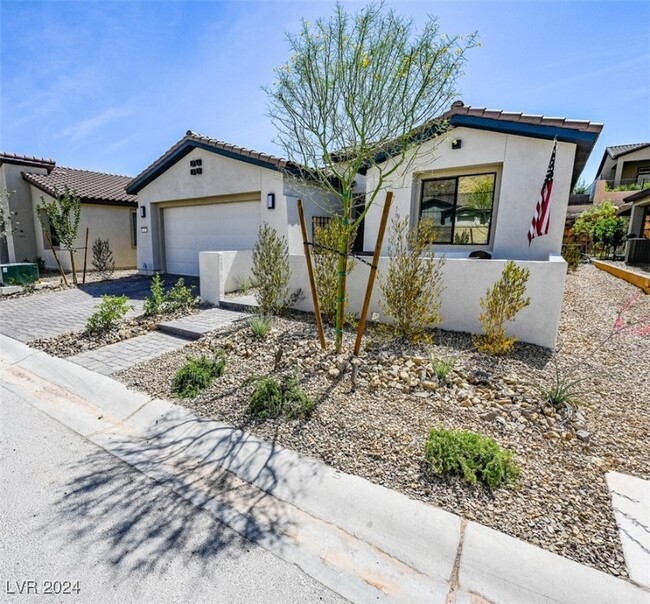 104 Lake Oasis St in Henderson, NV - Building Photo - Building Photo