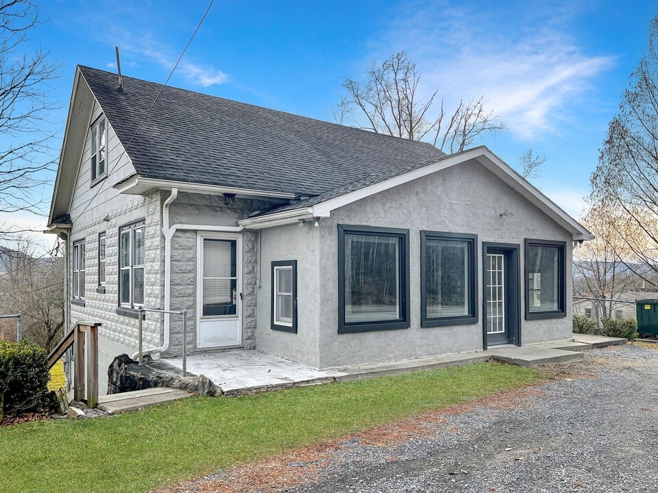 2435 Woodward Ave in Lock Haven, PA - Building Photo