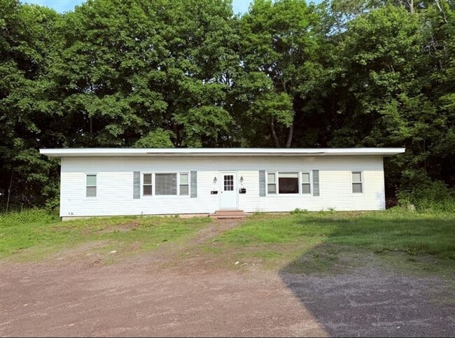 207 Main St in Saint David, ME - Building Photo - Building Photo