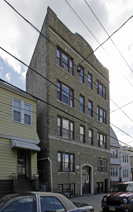 110-112 Rutgers Ave in Jersey City, NJ - Building Photo