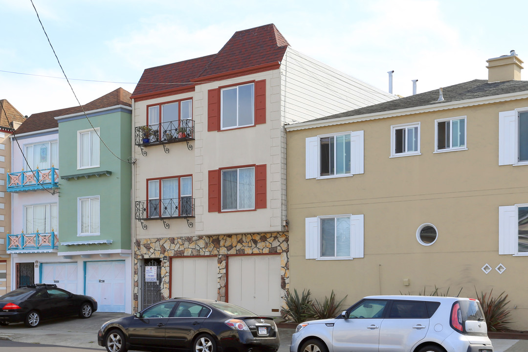 3045 Irving St in San Francisco, CA - Building Photo