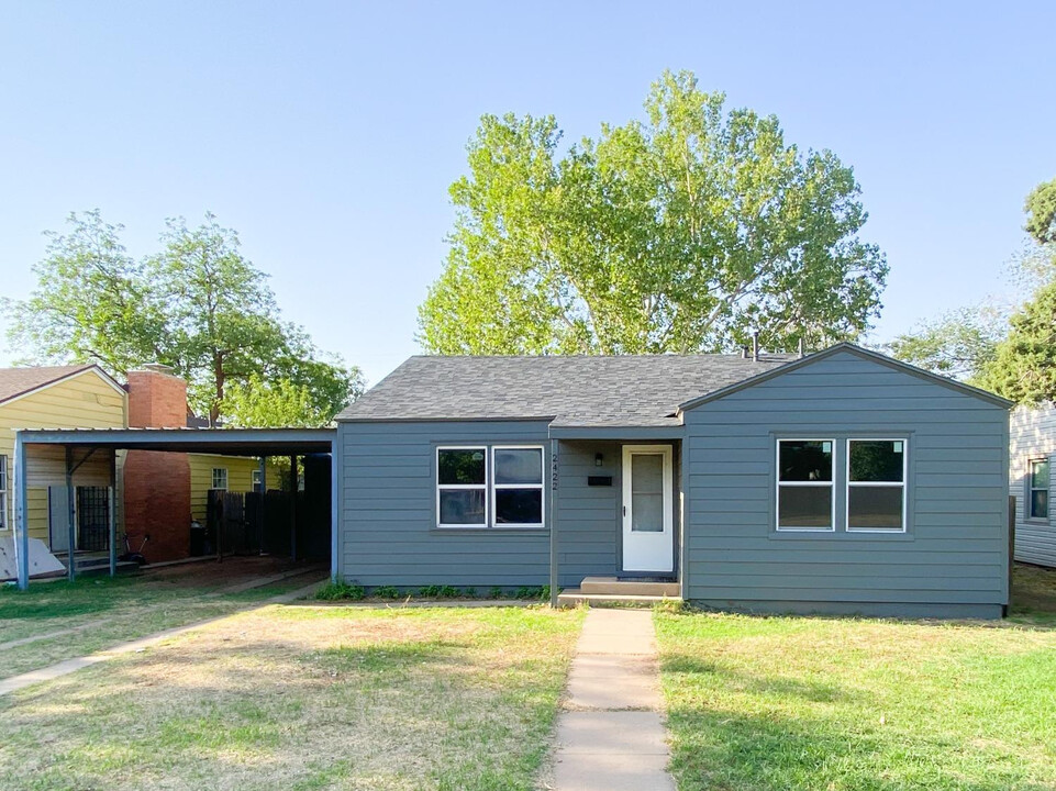 2422 31st St in Lubbock, TX - Building Photo