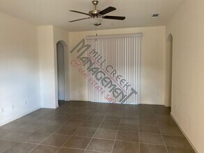 344 W Kimball Ave in Visalia, CA - Building Photo - Building Photo