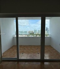 500 Bayview Dr, Unit PH25 in Sunny Isles Beach, FL - Building Photo - Building Photo