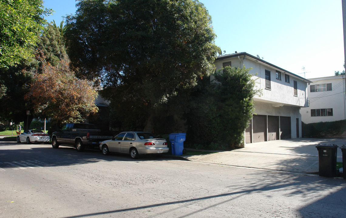 1601 Greenfield Ave in Los Angeles, CA - Building Photo