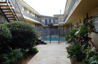 Flower Apartments in Inglewood, CA - Building Photo - Building Photo