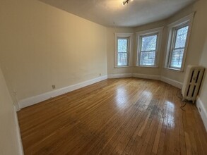 24 Pratt St, Unit 4 in Boston, MA - Building Photo - Building Photo