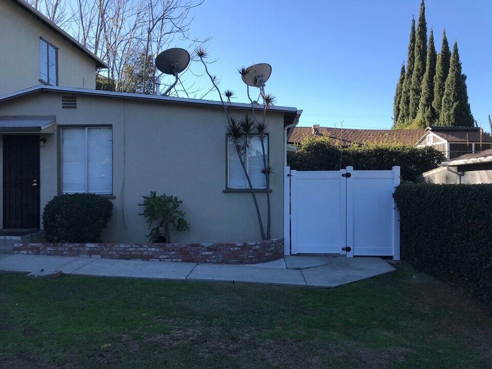 416 E Cypress St, Unit c in Glendale, CA - Foto de edificio