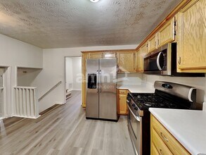 137 Solomon Dr in Ellenwood, GA - Building Photo - Building Photo