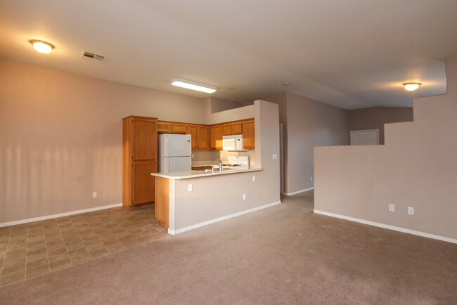 319 Desert Knolls St in Henderson, NV - Building Photo - Building Photo