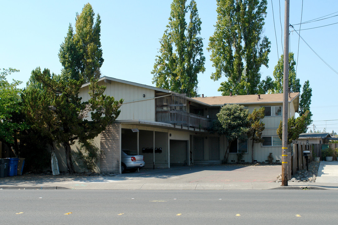 1221 Yulupa Ave in Santa Rosa, CA - Building Photo