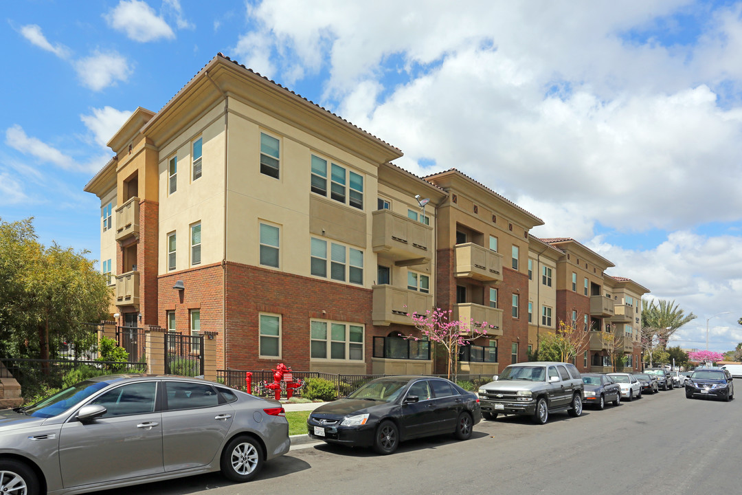 Andalucia Apartments in Santa Ana, CA - Building Photo