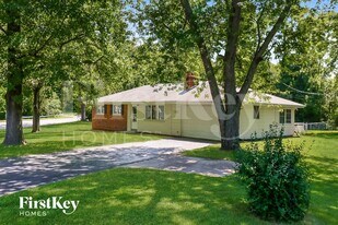 13420 Old Jamestown Rd in Florissant, MO - Building Photo