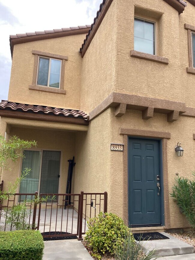8933 Famous Alcove Ct in Las Vegas, NV - Building Photo - Building Photo