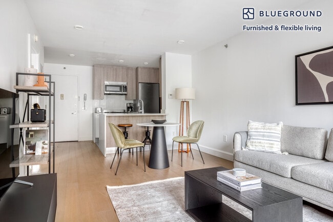 311 W 50th St in New York, NY - Foto de edificio - Building Photo