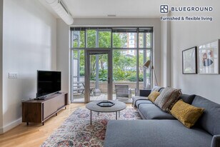 8210 Crestwood Heights Dr in Tysons, VA - Building Photo