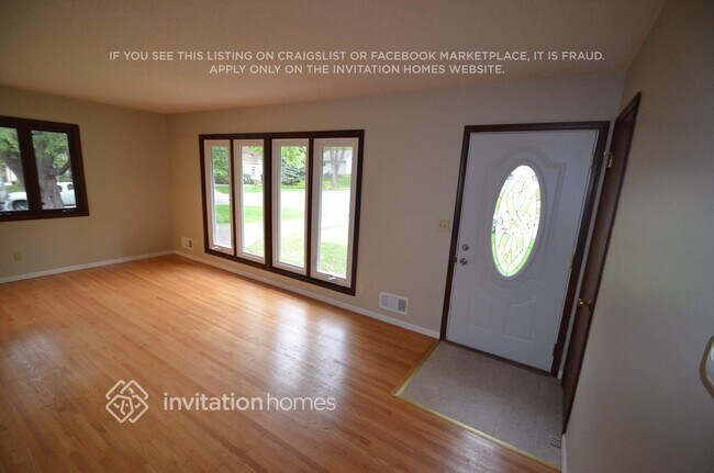 482 Eldridge Ave W in Roseville, MN - Building Photo - Building Photo