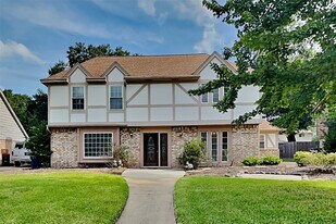 8110 Renmark Ln in Houston, TX - Building Photo