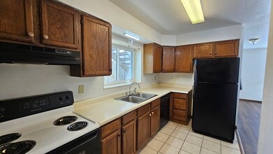 102 N 9th St, Unit A in Lamar, CO - Building Photo - Building Photo