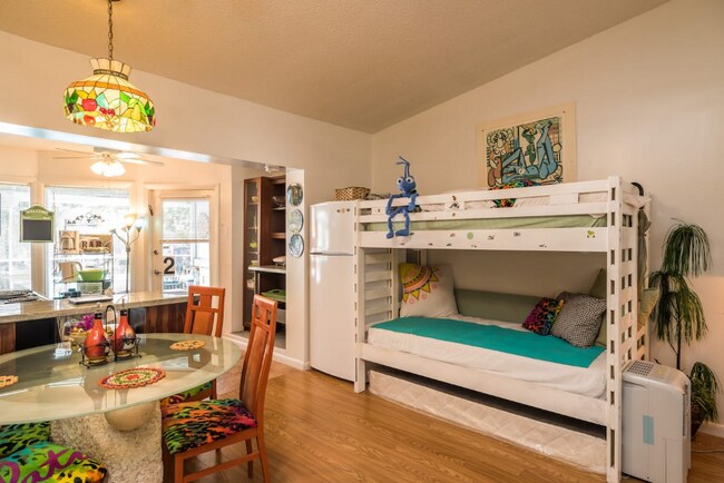 1719 Shenandoah St-Unit -Green Oasis in Hollywood, FL - Building Photo - Building Photo