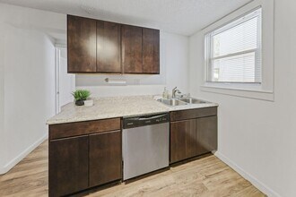 361 Locust St, Unit 4 in Valparaiso, IN - Foto de edificio - Building Photo