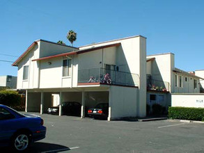 Twin Tree Apartments in Santa Rosa, CA - Building Photo - Building Photo