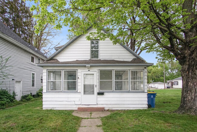 property at 842 E 3rd St