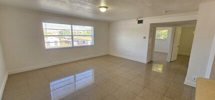 110 SE 2nd St in Hallandale Beach, FL - Building Photo - Building Photo
