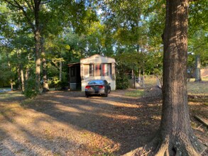 5027 Henderson Cir in Charlotte, NC - Building Photo - Building Photo