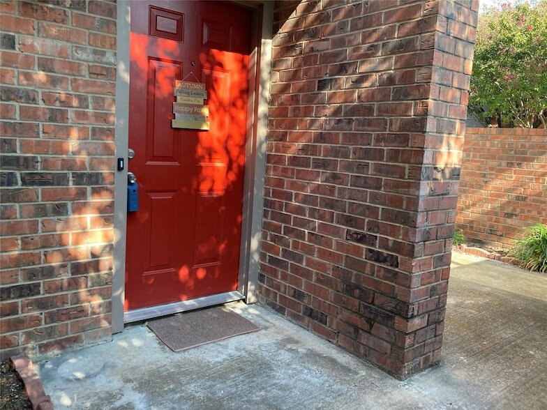 18240 Midway Rd in Dallas, TX - Building Photo