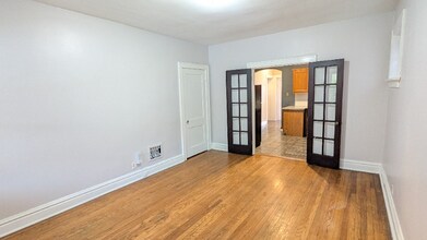 5044 Mardel Ave in St. Louis, MO - Foto de edificio - Building Photo