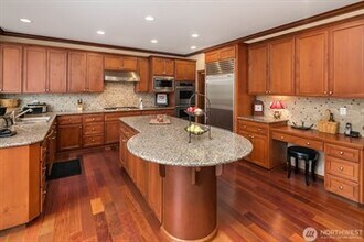 1636 28th Ave NE in Issaquah, WA - Building Photo - Building Photo